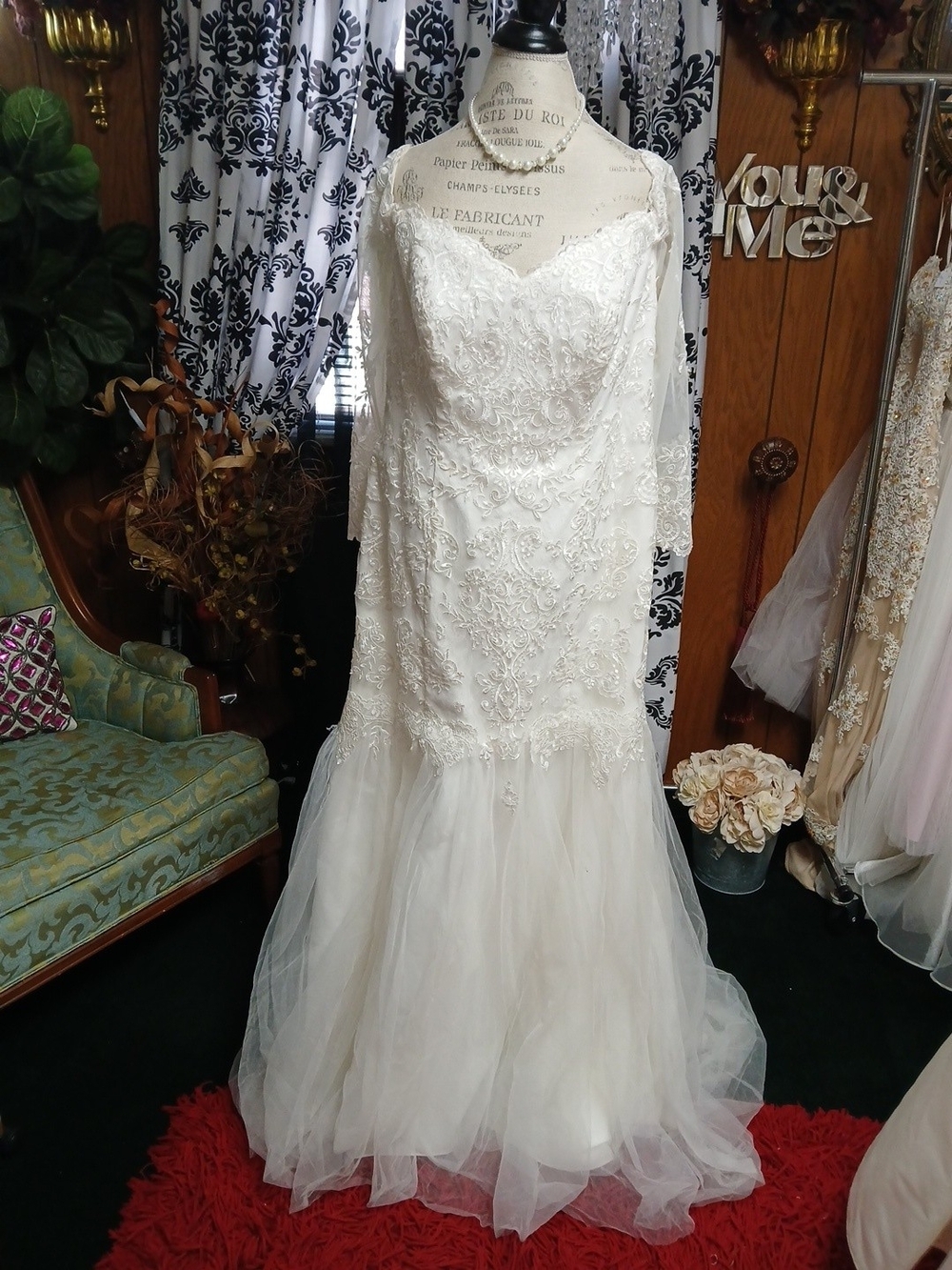 David's Bridal White Lace Mermaid Wedding Dress with Tulle Skirt